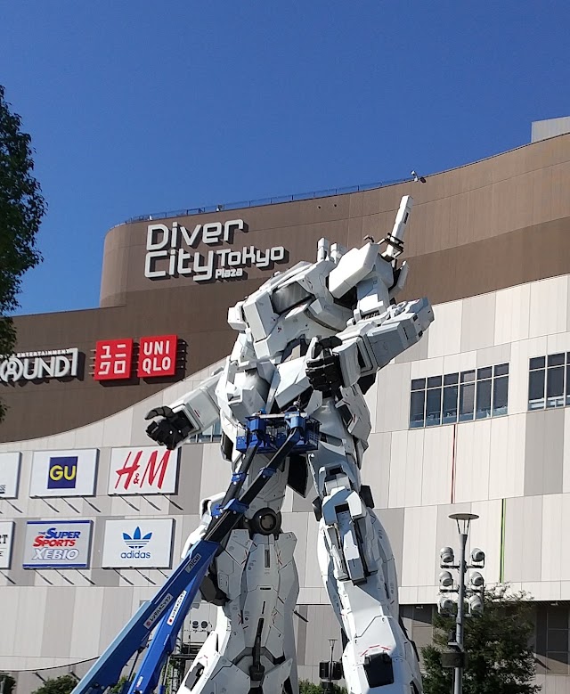 THE GUNDAM BASE TOKYO