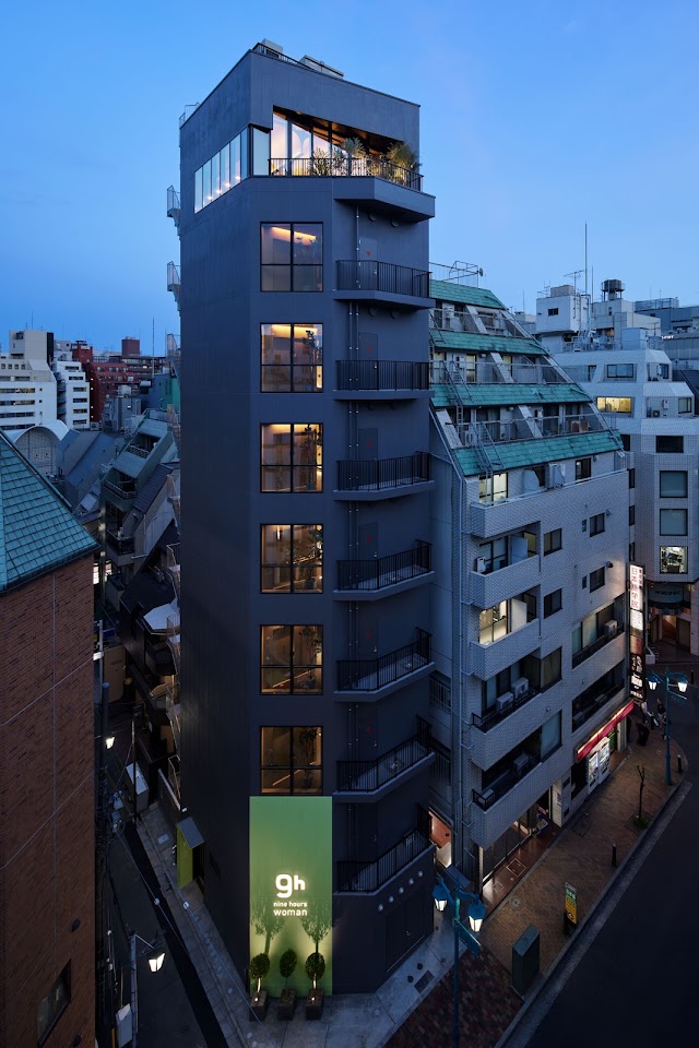 nine hours woman 新宿